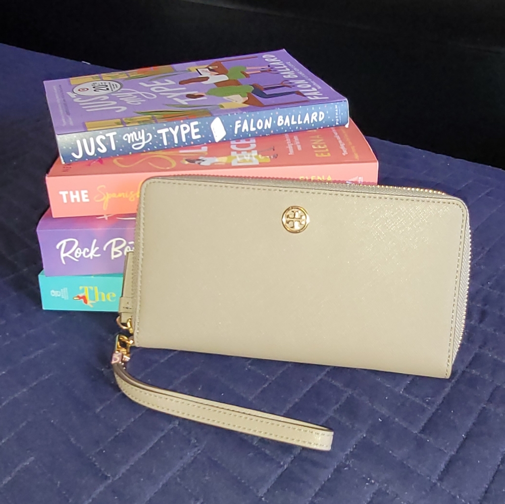 Tory Burch Robinson Continental Wallet Wristlet